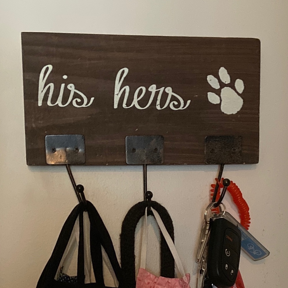Dog leash holder